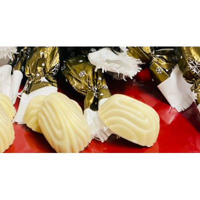 Szent Korona Cukrászda Pisztácaikrémes fehércsokoládés szaloncukor 250g