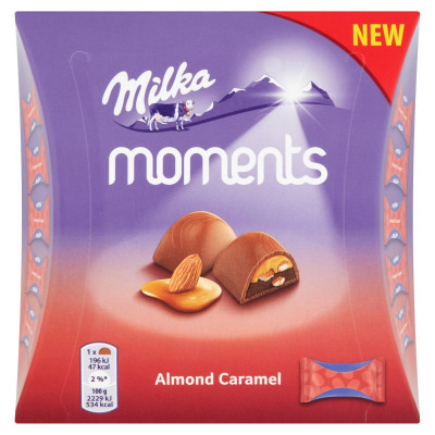 Milka Moments alpesi tej felhasználával készült tejcsokoládé karamellizált manduladarabokkal
